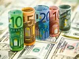 Курсы доллара и евро растут на открытии торгов